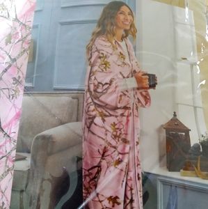 ULTRA PLUSH WOMANS THROW/ROBE